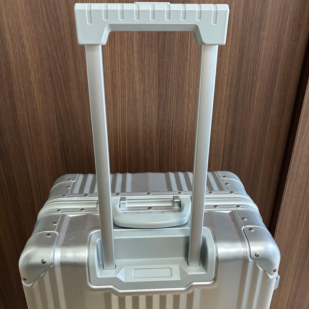 【未使用】メルセデスベンツ　アルミキャリーケース　スーツケース送料込65ℓ