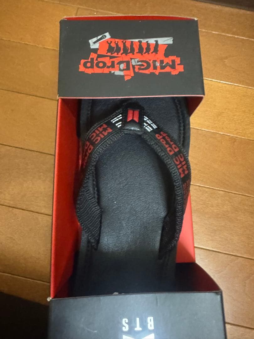 BTS サンダル ホワイト/ブラック 箱付き セット復活