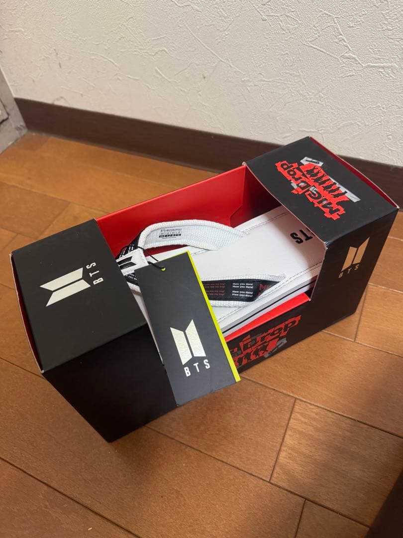 BTS サンダル ホワイト/ブラック 箱付き セット復活