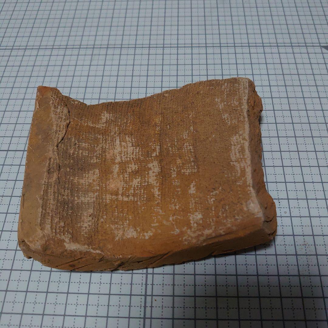 もしかすると貴重な、古い瓦の破片