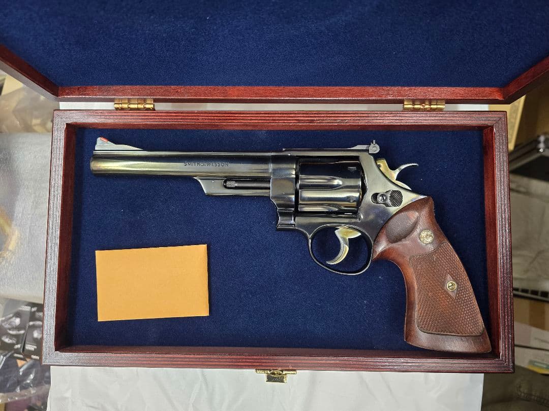 S&W純正　汎用木製ガンケース　6.5インチまでは収納可能　ケースのみの出品です