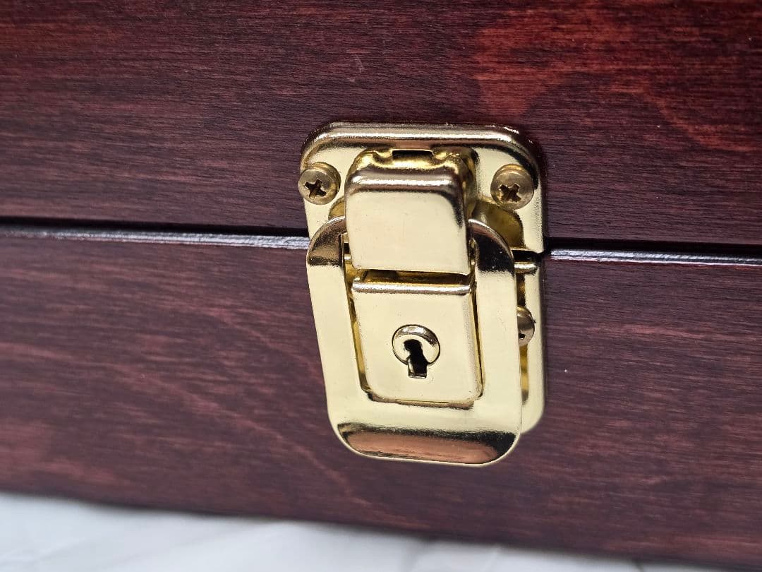 S&W純正　汎用木製ガンケース　6.5インチまでは収納可能　ケースのみの出品です