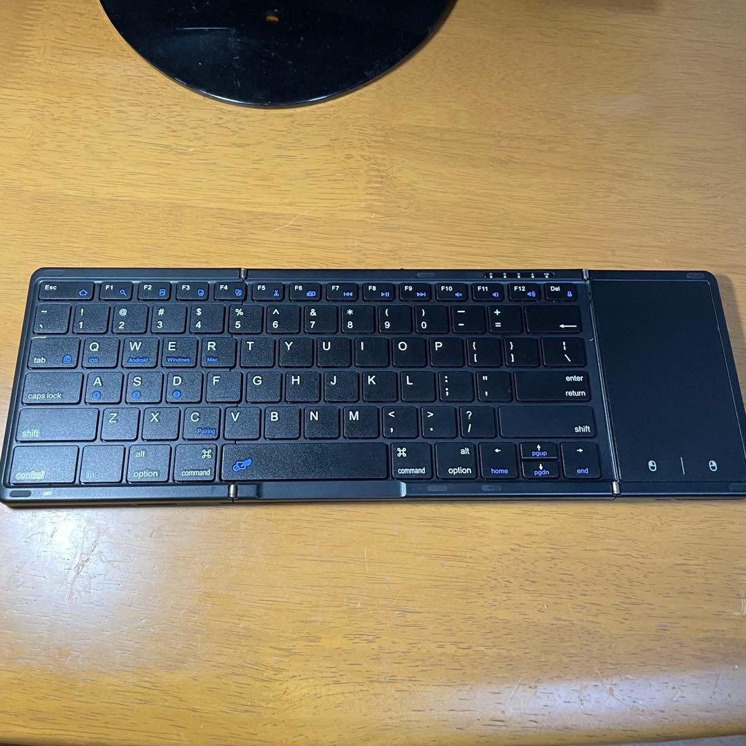 キーボード付き iPad A16 第11世代 バッテリー100%