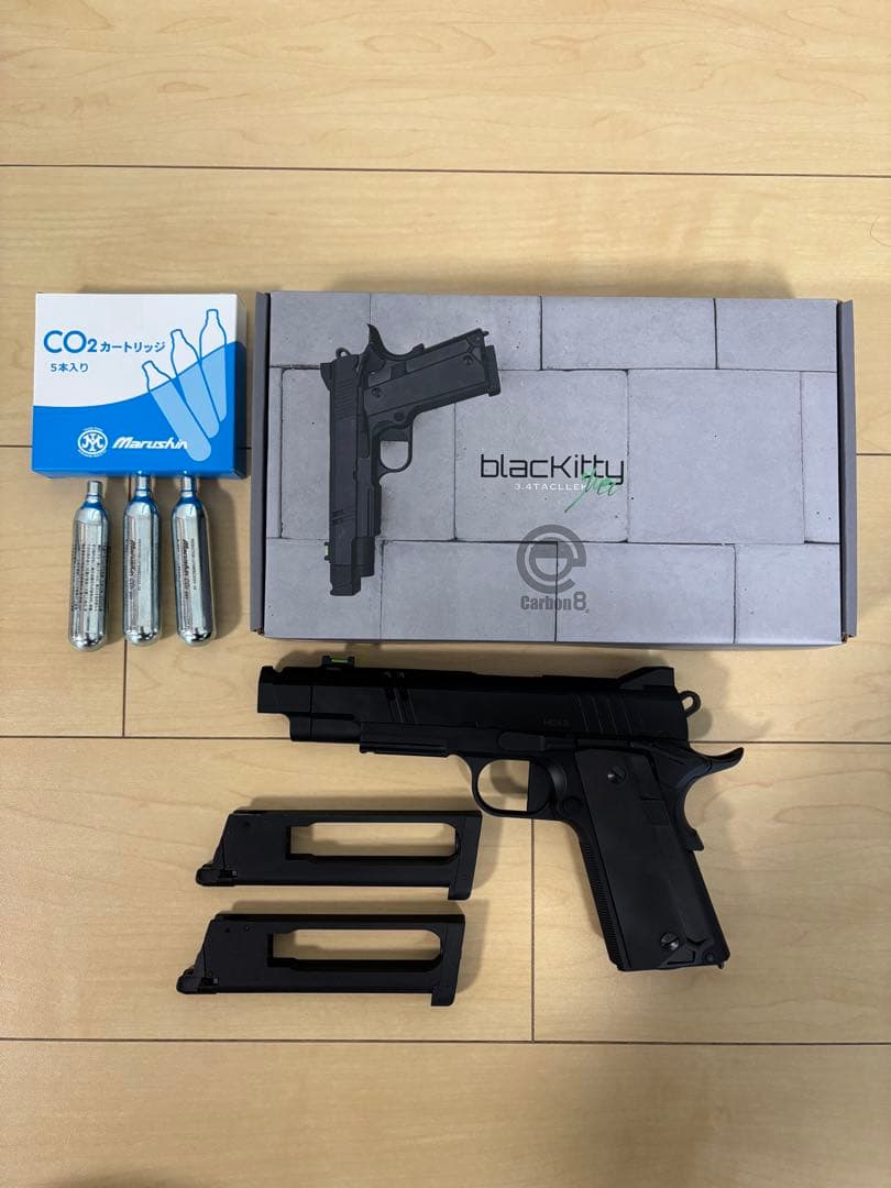 co2ガスガン　Black Kitty スペアマガジン付き