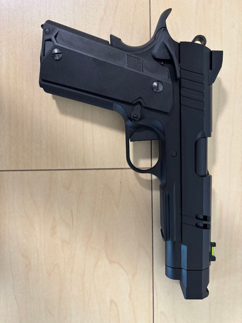 co2ガスガン　Black Kitty スペアマガジン付き