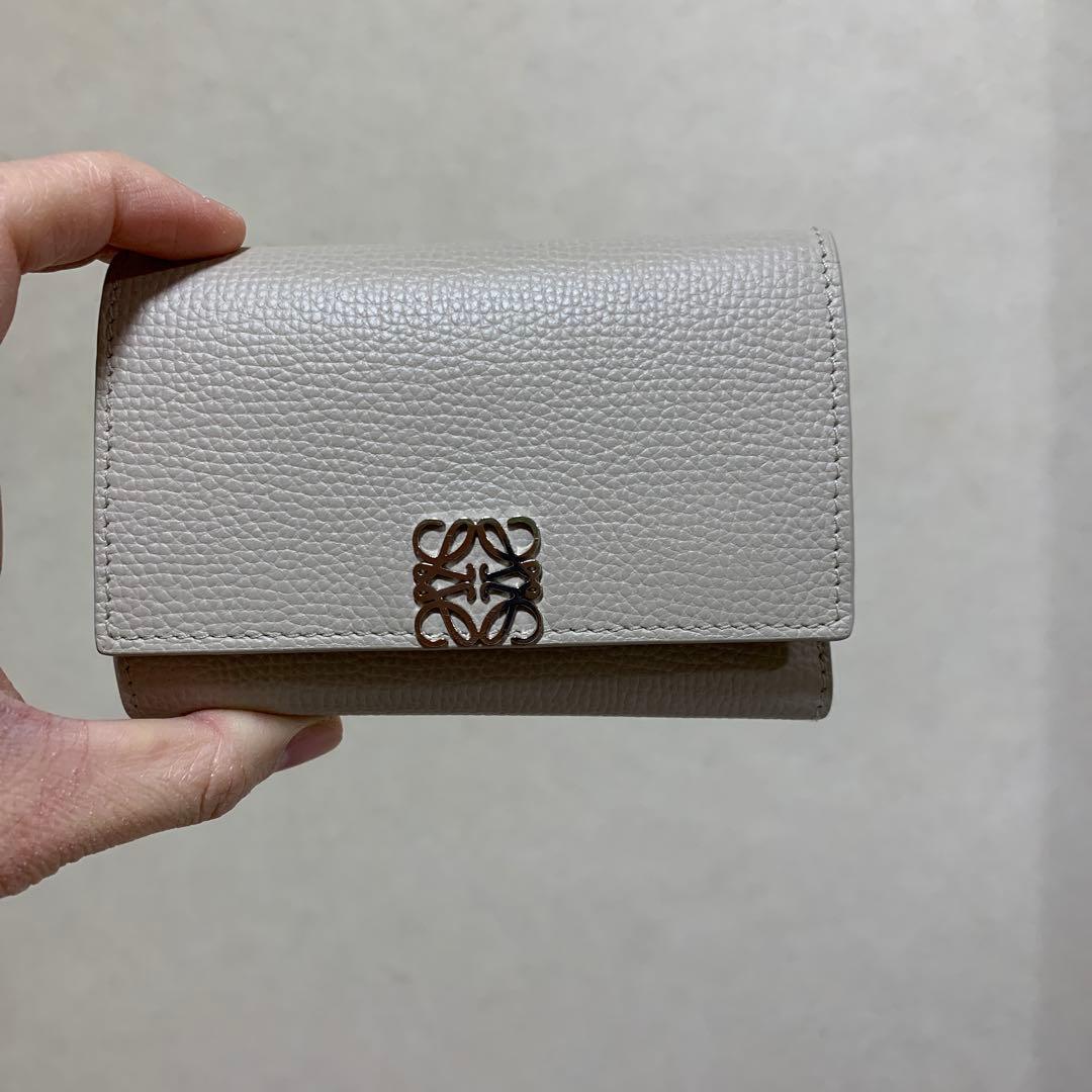 LOEWE ロエベ　三つ折り財布　ベージュ アナグラム
