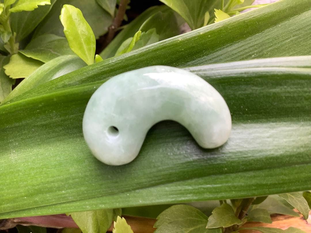 お試し安価卸し‼️業者様もご遠慮なく　糸魚川翡翠勾玉本物ジェダイト　機械鑑定書取得