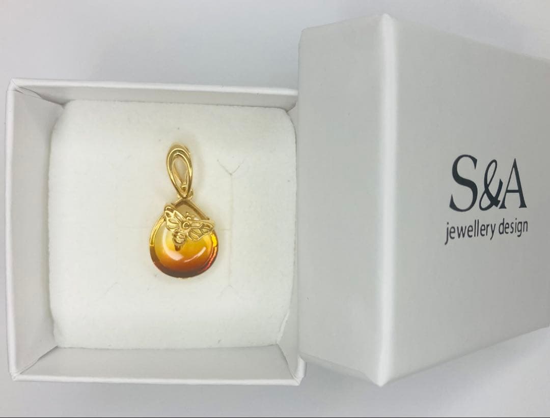 【新品】S&A ペンダントトップ 蜂　サンライズ　万博・ポーランド館　琥珀