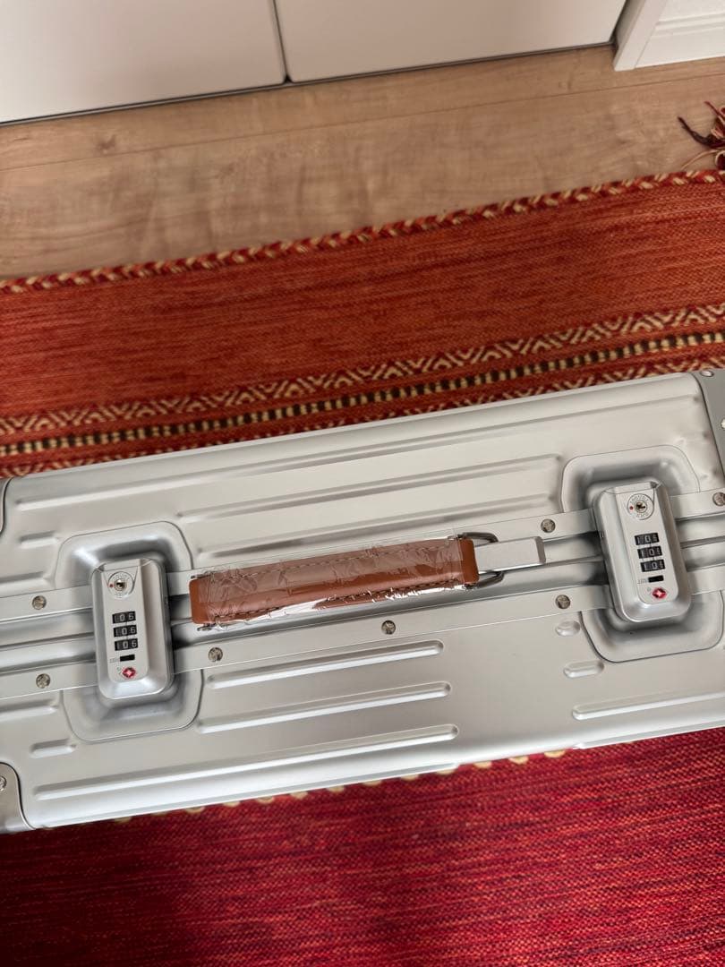 新品　イノベーター INV1811STP アルミ シルバー 36L