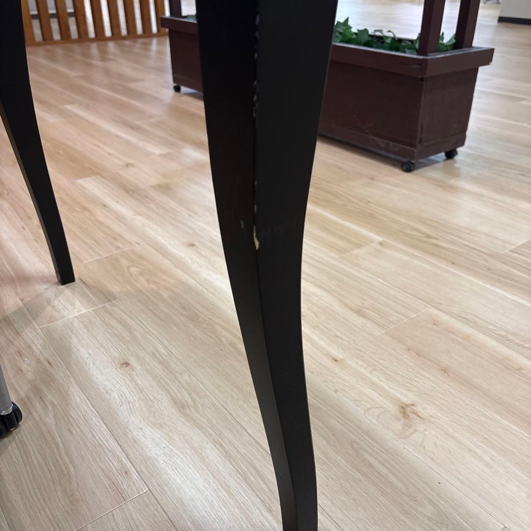 高級感　幾何学模様　ガラステーブル