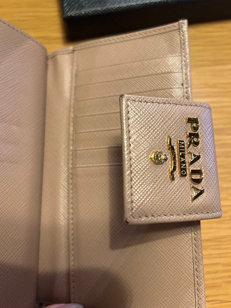 最終値下げ　PRADA 財布　二つ折り　美品