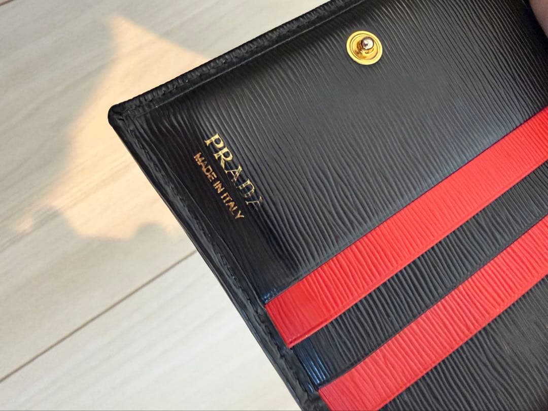 プラダ　レザー　二つ折り　バイカラー