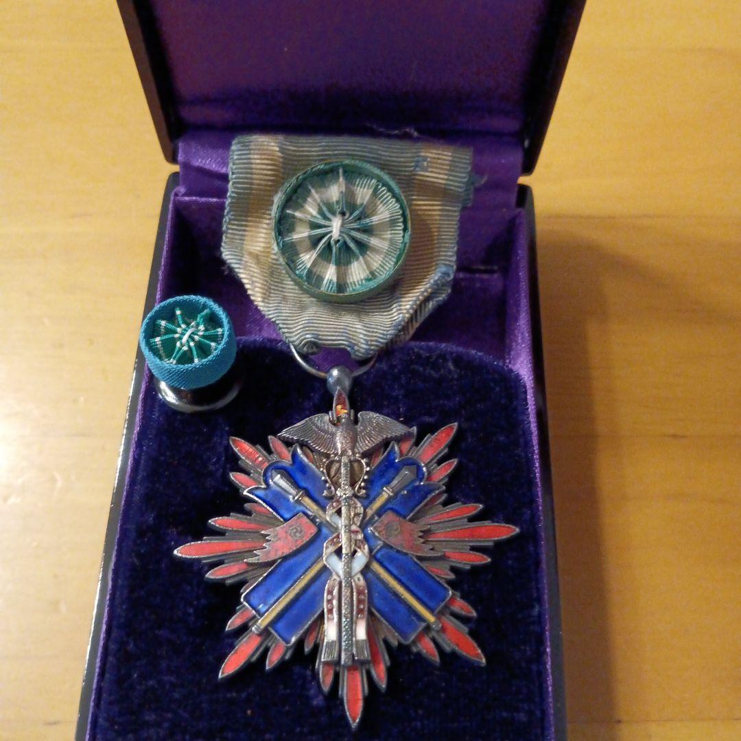 【レア 完品】功四級金鵄勲章 略綬 共箱入り 明治勲章 徽章 本物保証 別2