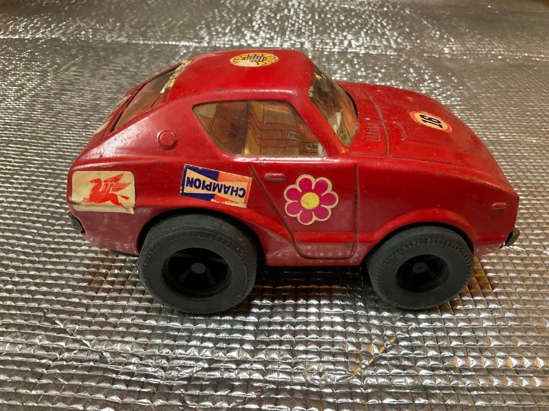 DAIYA／スカイライン・ケンメリ2000GT。ブリキカー【紙シール付き】。