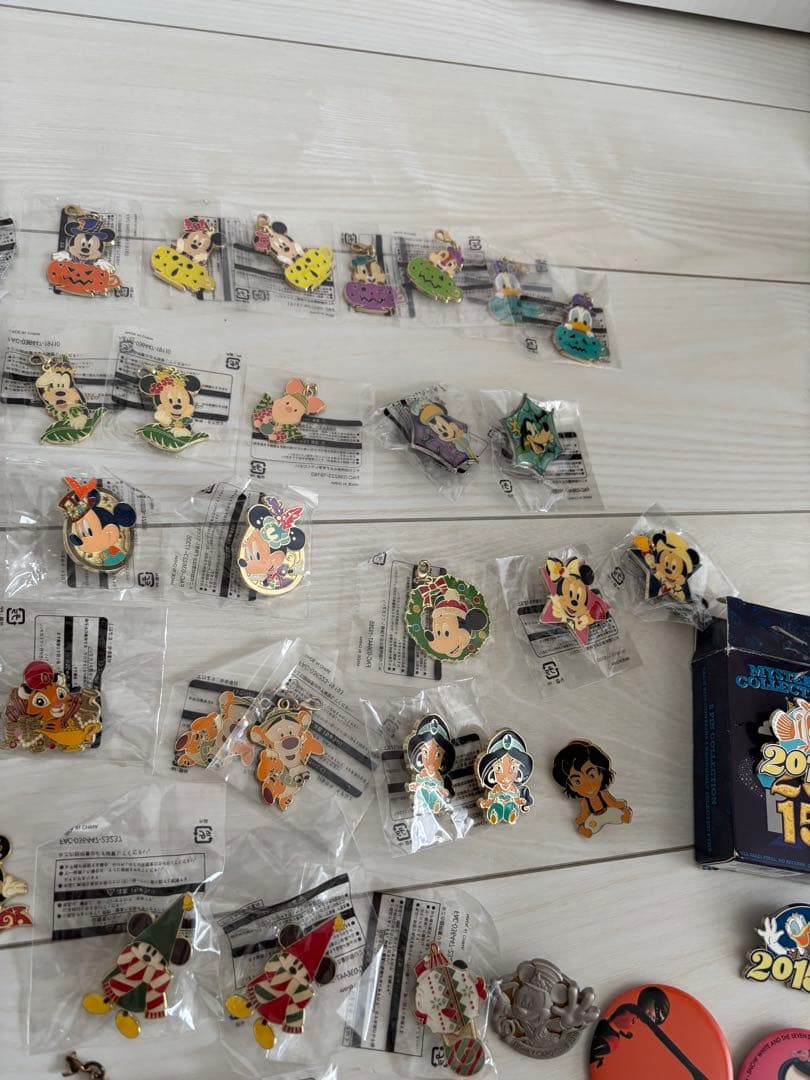 ディズニーピンバッジ・缶バッジセット