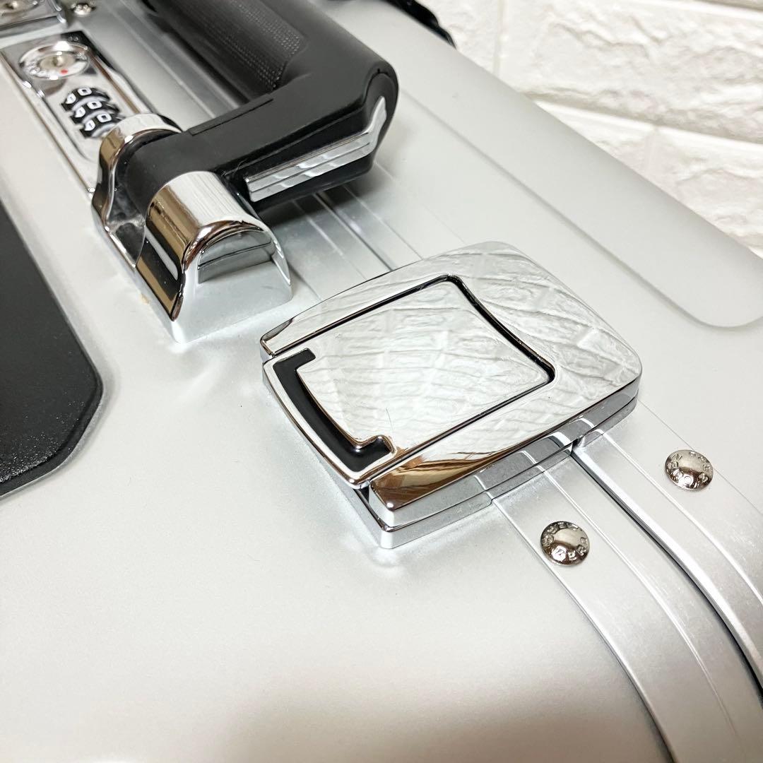 【廃盤品】美品！ビジネスマンに！ゼロハリバートン　アルミ製 キャリーケース　2輪