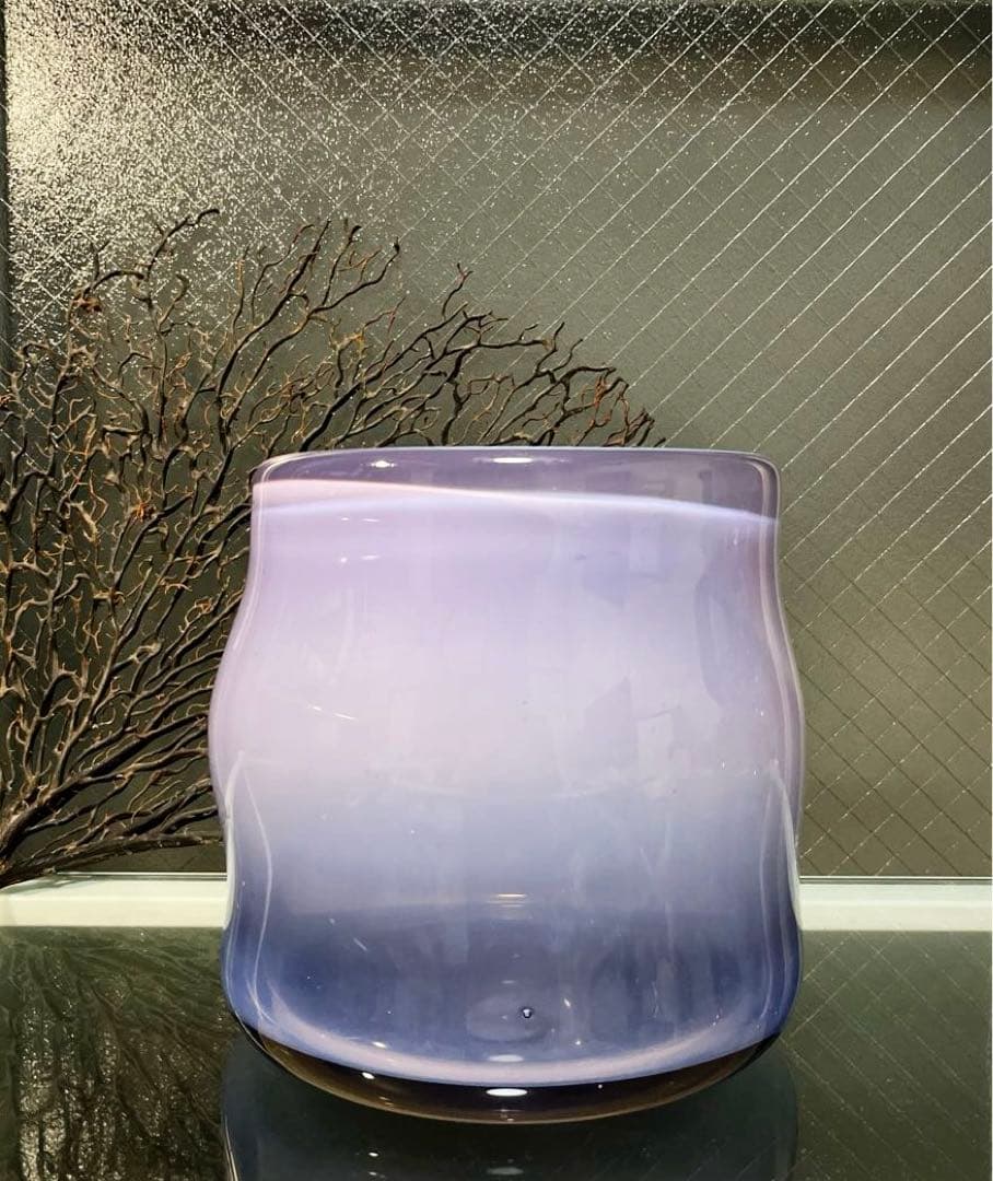 骨董　時代ガラス　淡紫色　乳白色暈し　括れ寸胴型　水指　花器　ウランガラス