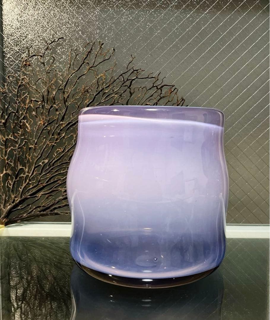 骨董　時代ガラス　淡紫色　乳白色暈し　括れ寸胴型　水指　花器　ウランガラス