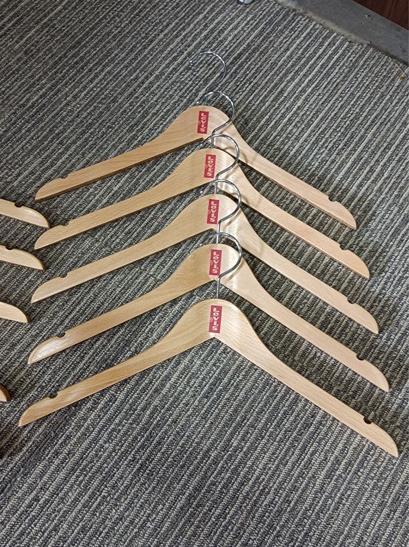 八5759【未使用品】リーバイス　木製ハンガー　10本セット