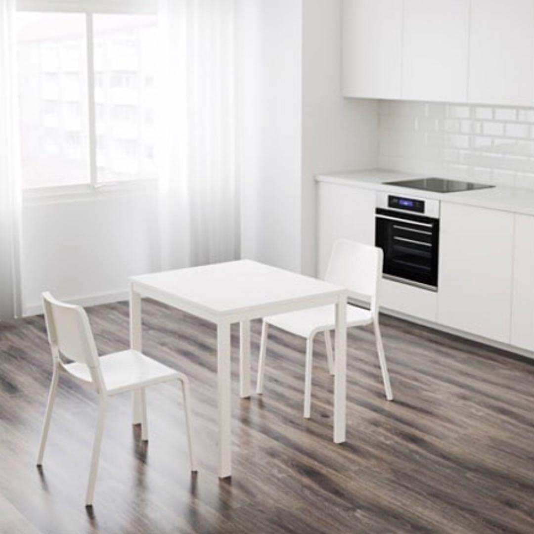 IKEA 伸縮可能ダイニングテーブル