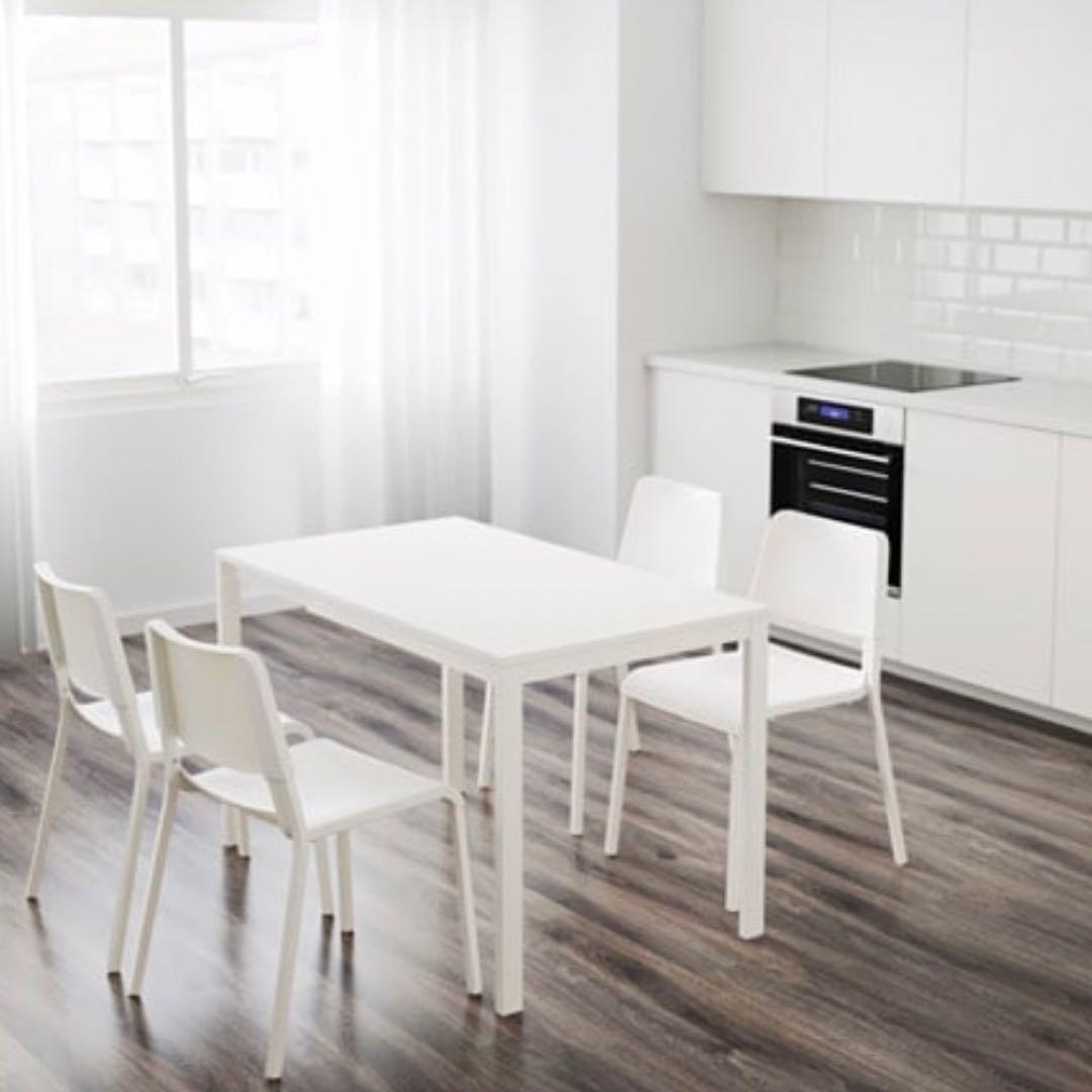 IKEA 伸縮可能ダイニングテーブル