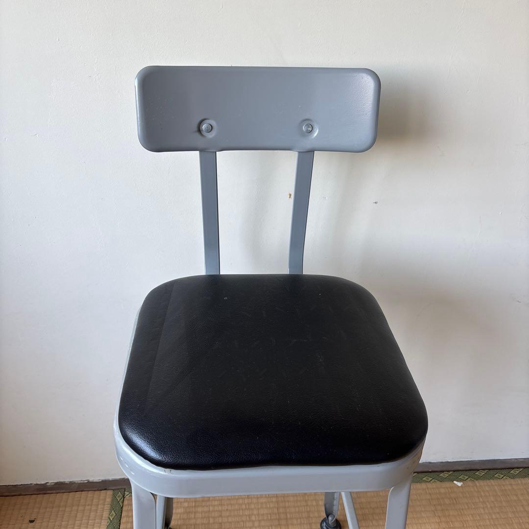 リオン LYON　ファクトリースツール ＋クッション ＋バックレスト付き