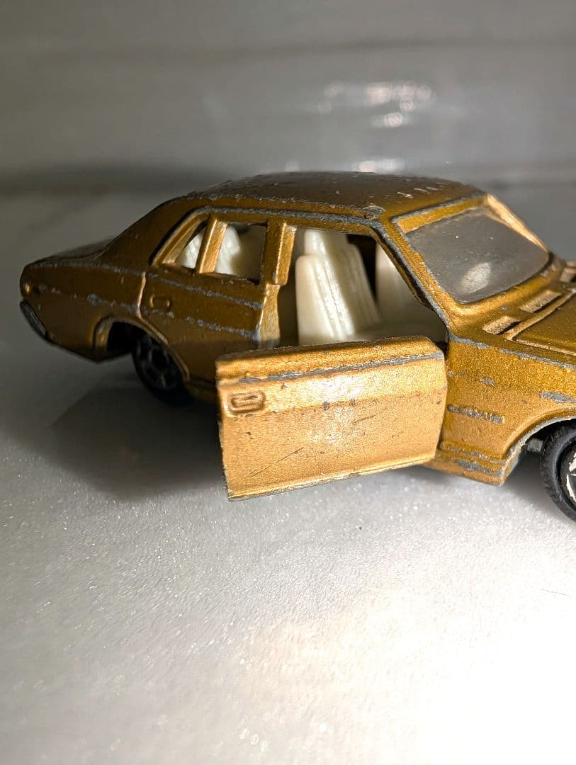 【ゆう@✨まとめ買い割り！✨】トミカ　日産セドリック　No.33 香港製