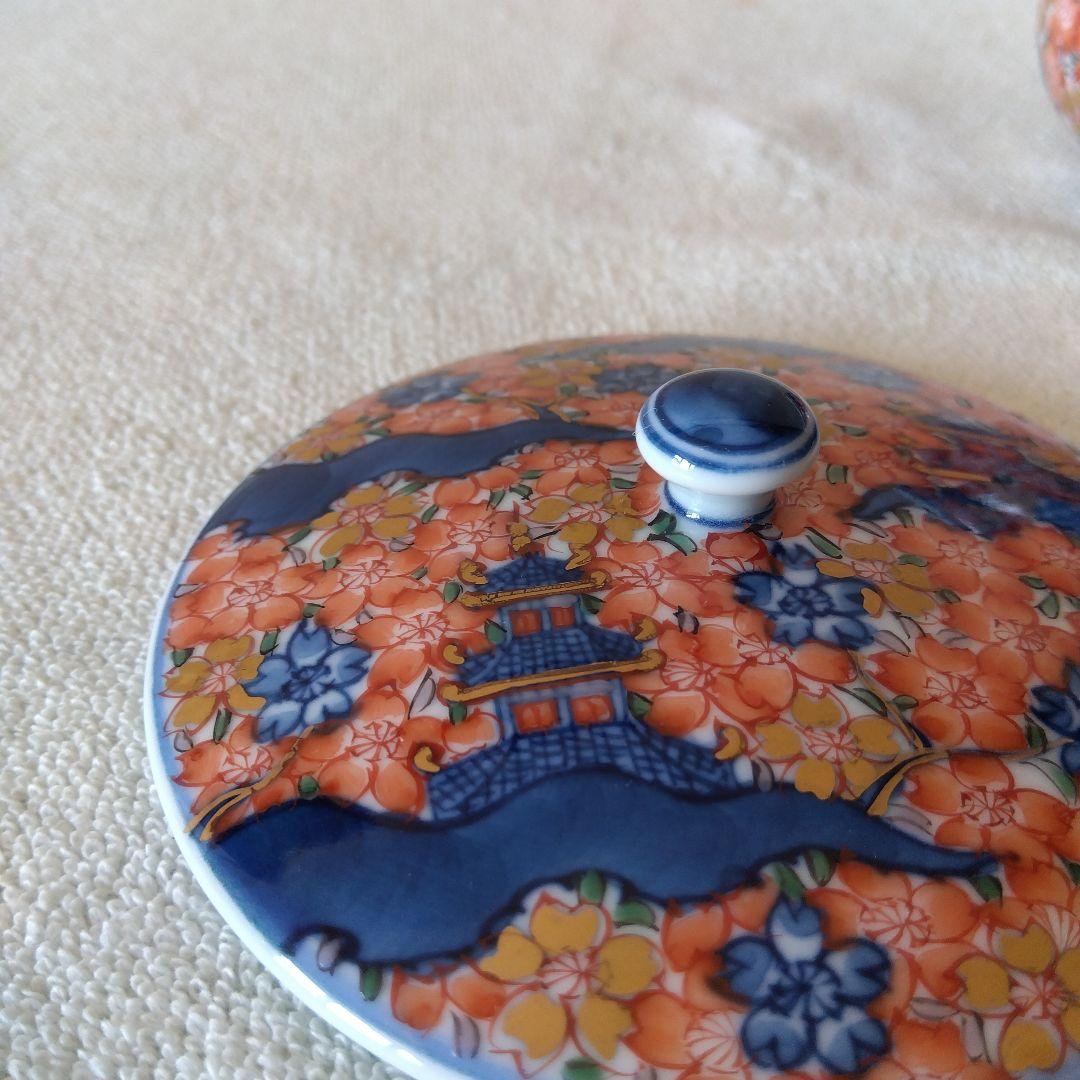 館林源右衛門作　染錦楼閣紋様蓋付湯呑