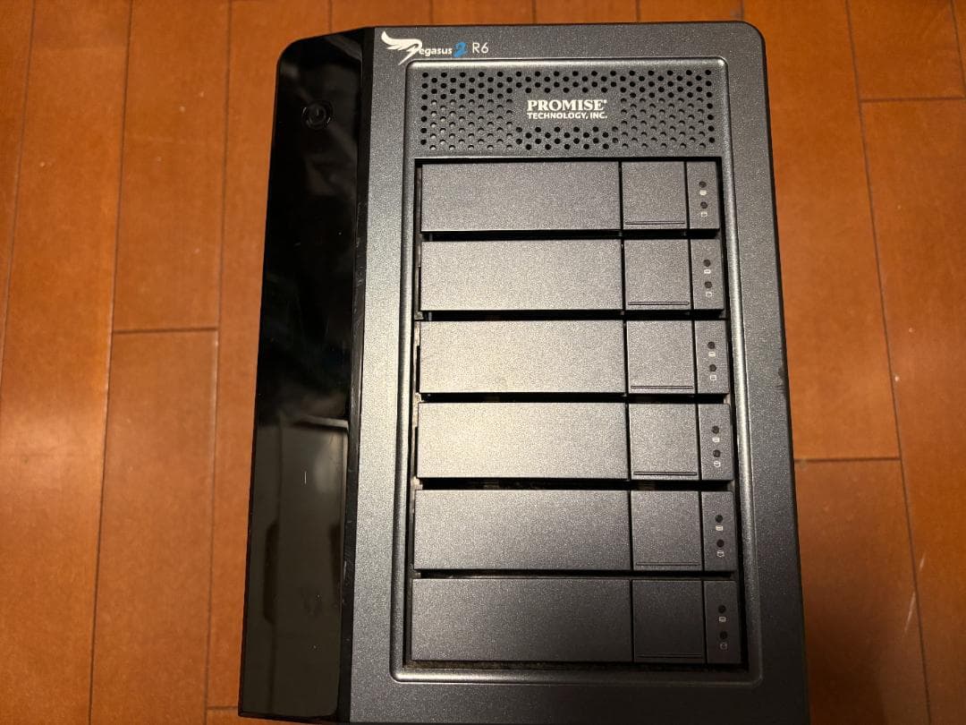 T*5様 Pegasus2 R6 6ベイ NAS 4TBドライブ