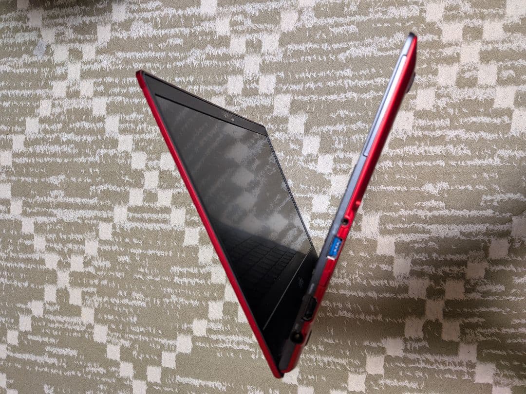 富士通 LIFEBOOK UH90/B3 レッド