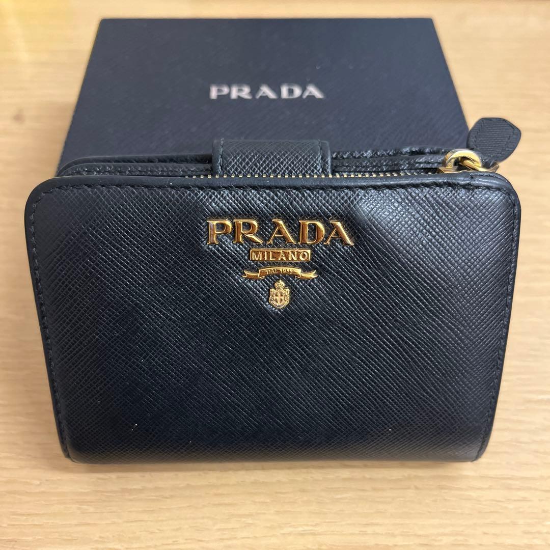 プラダ　二つ折り財布　ブラック