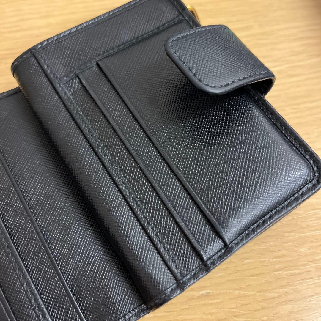 プラダ　二つ折り財布　ブラック