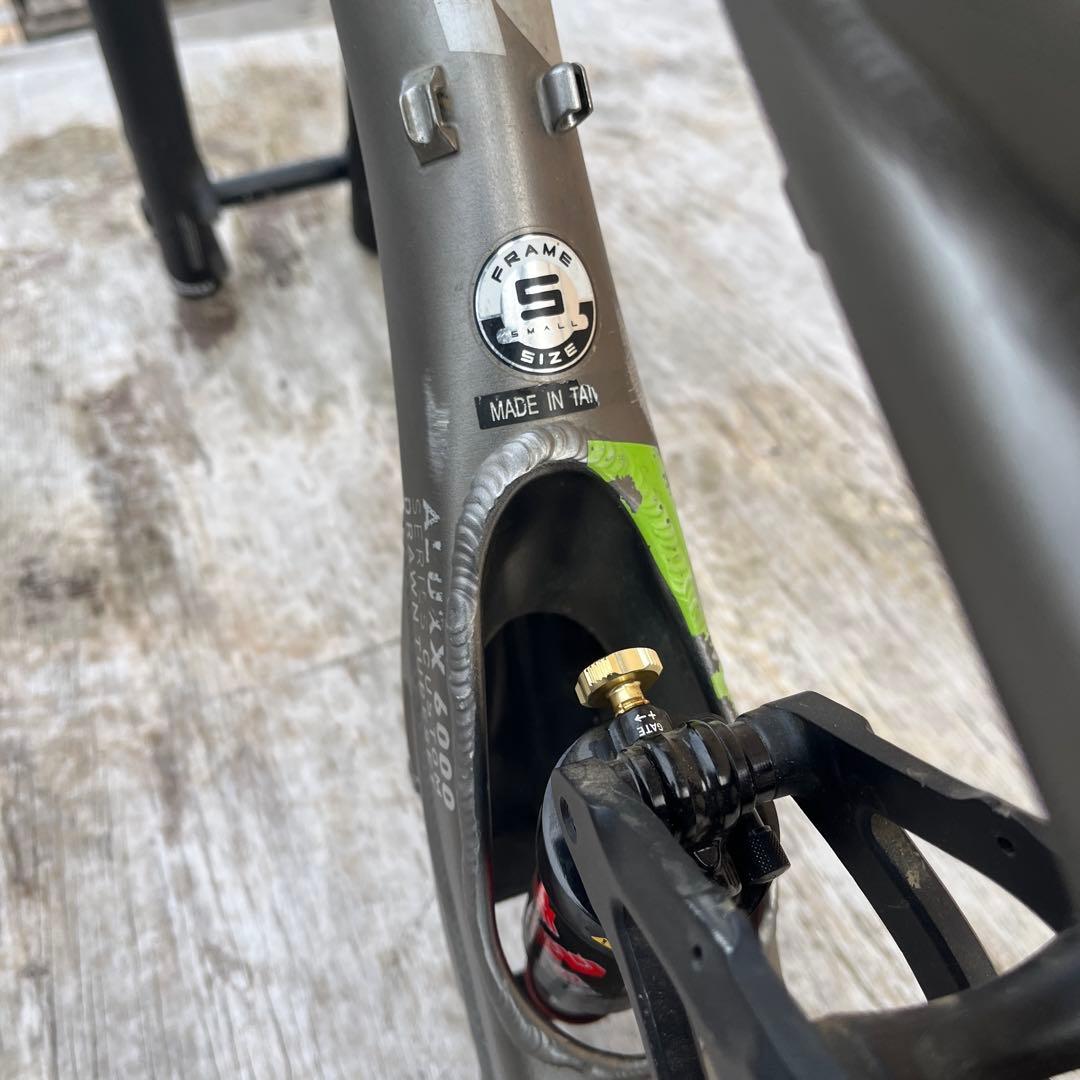 さばち様 giant reign 26インチ　フレーム　サスペンション