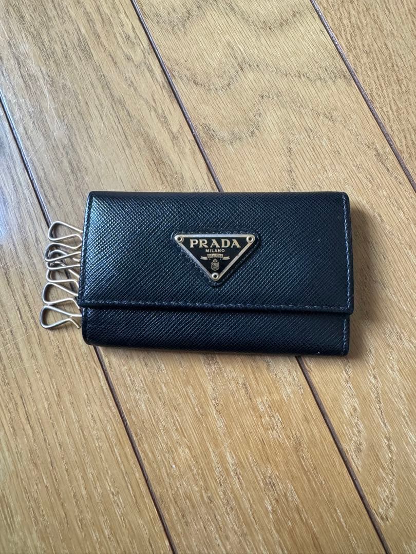 PRADA サフィアーノ TRIANG NERO ブラックキーケース