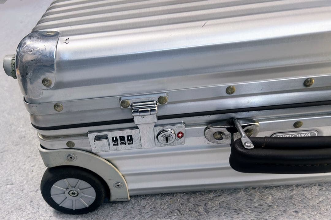 【希少廃盤モデル】2輪リモア35Lクラシックフライトアルミニウム製キャリーケース