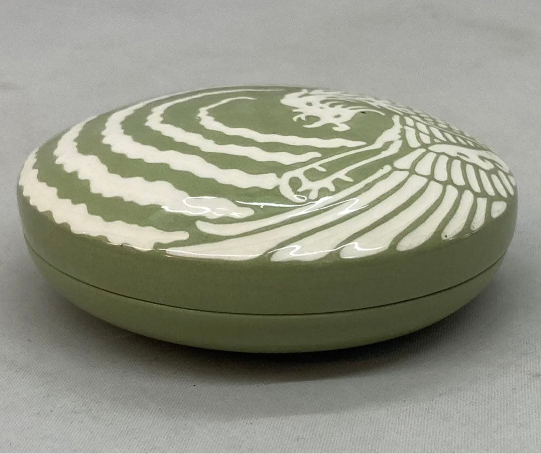 B158s  錦光山造  薄緑地白鳳凰図 香合   京焼　香道具　茶道具　箱無し