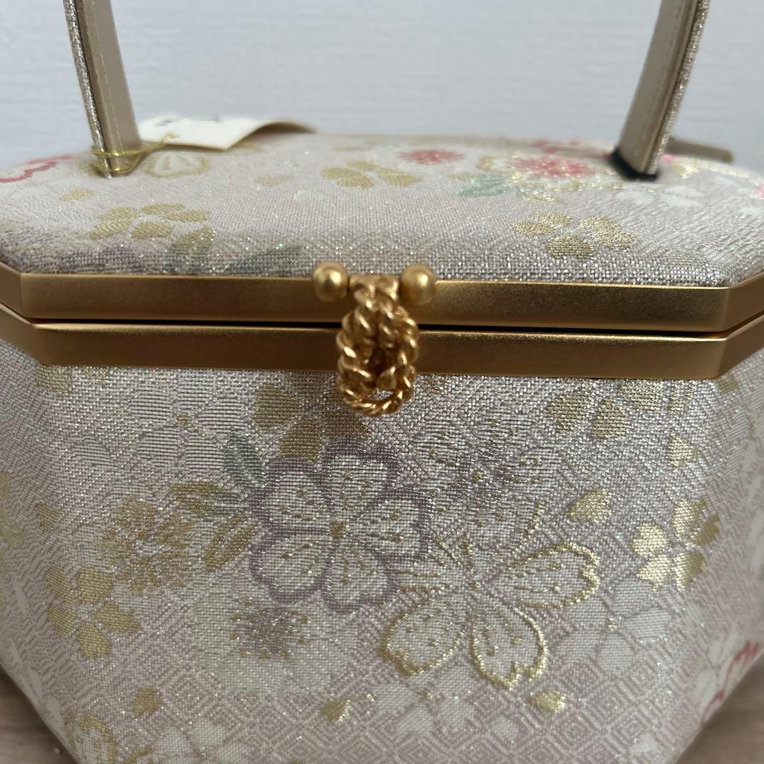 新品未使用品　【紗織】　八角形 和装用バッグ　桜柄　タグ付き