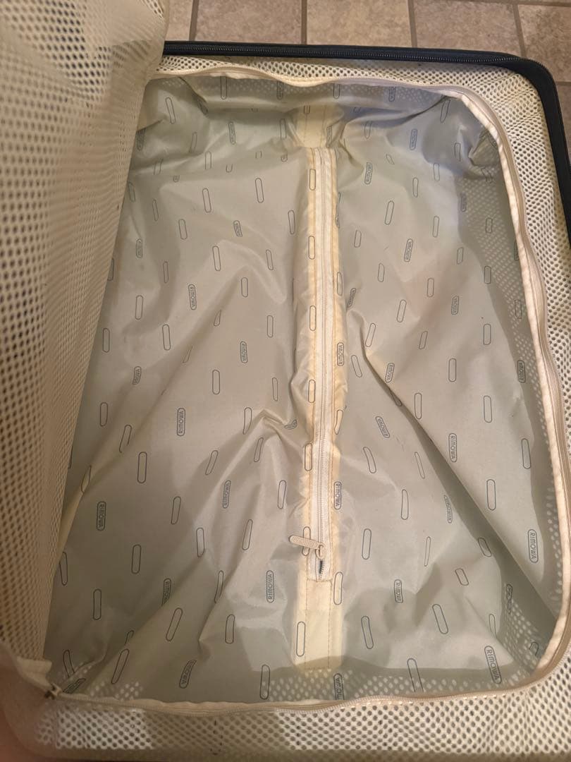 最軽量　リモワスーツケース　機内持ち込みサイズ