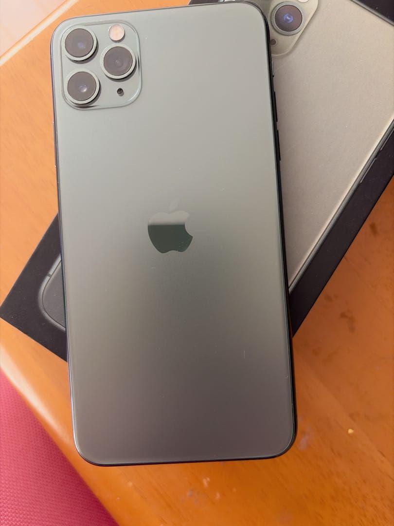 Apple iPhone 11 Pro maxミッドナイトグリーン 本体