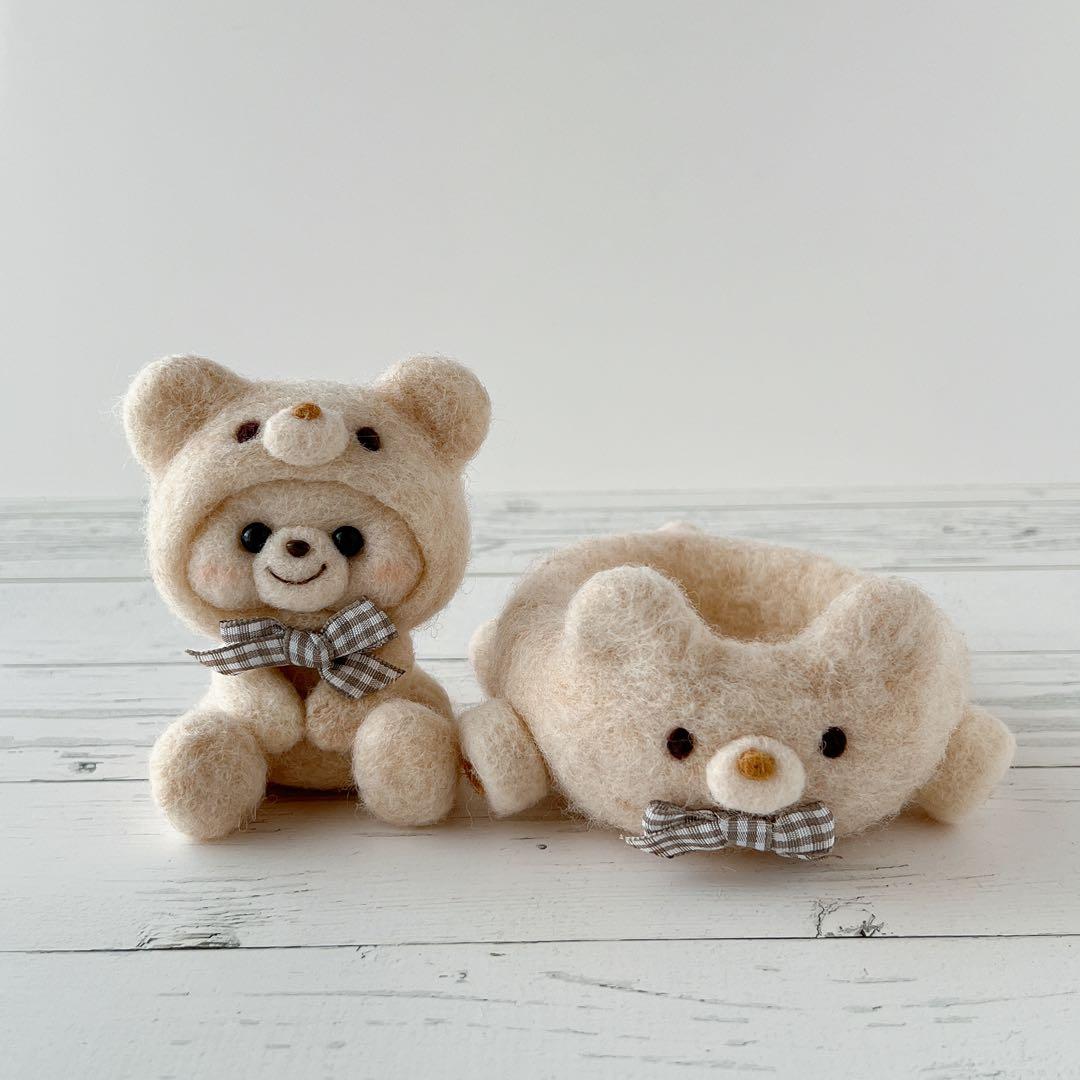 くまカーしろくまちゃん　羊毛フェルト