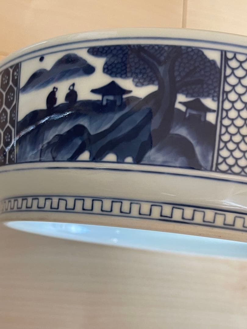 青白い風景画の深皿 陶器