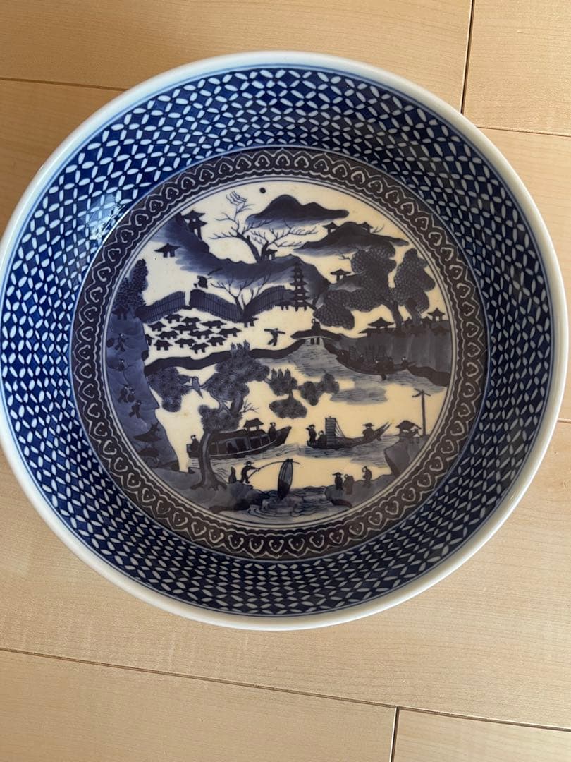 青白い風景画の深皿 陶器