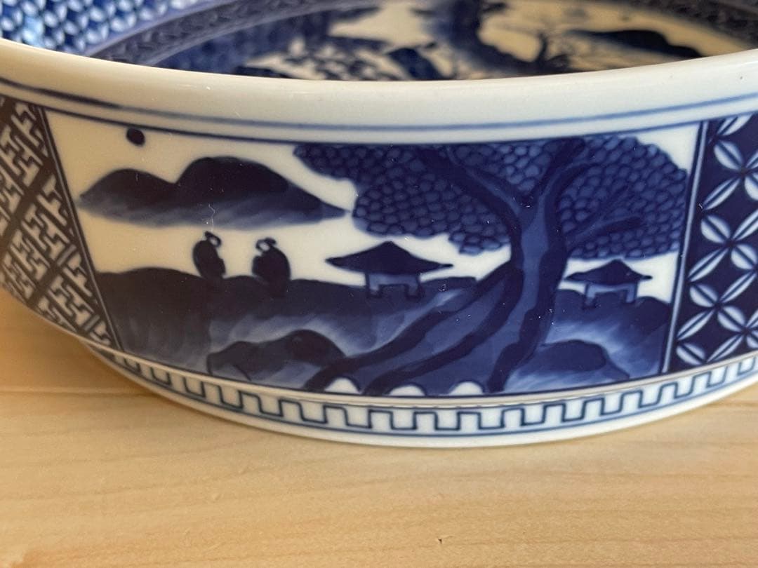 青白い風景画の深皿 陶器