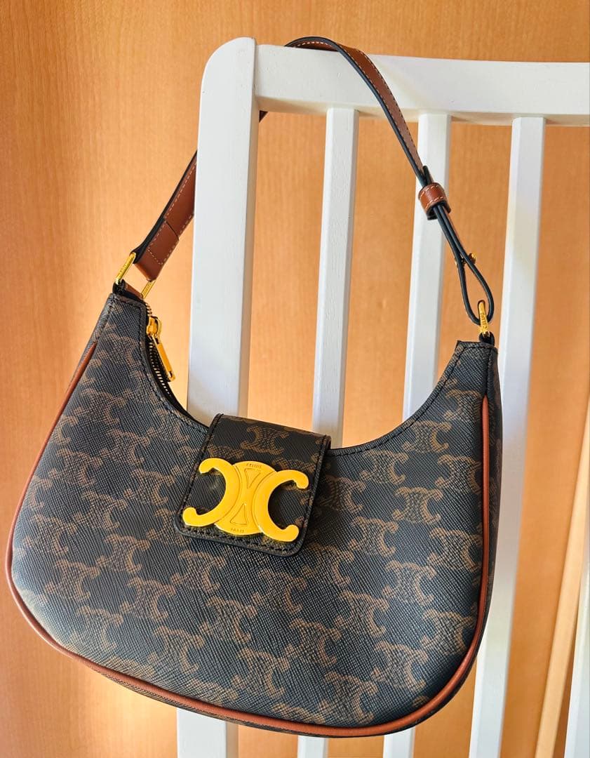 CELINE ゴールドの金具 ミディアム AVA（アヴァ） トリオンフバッグ