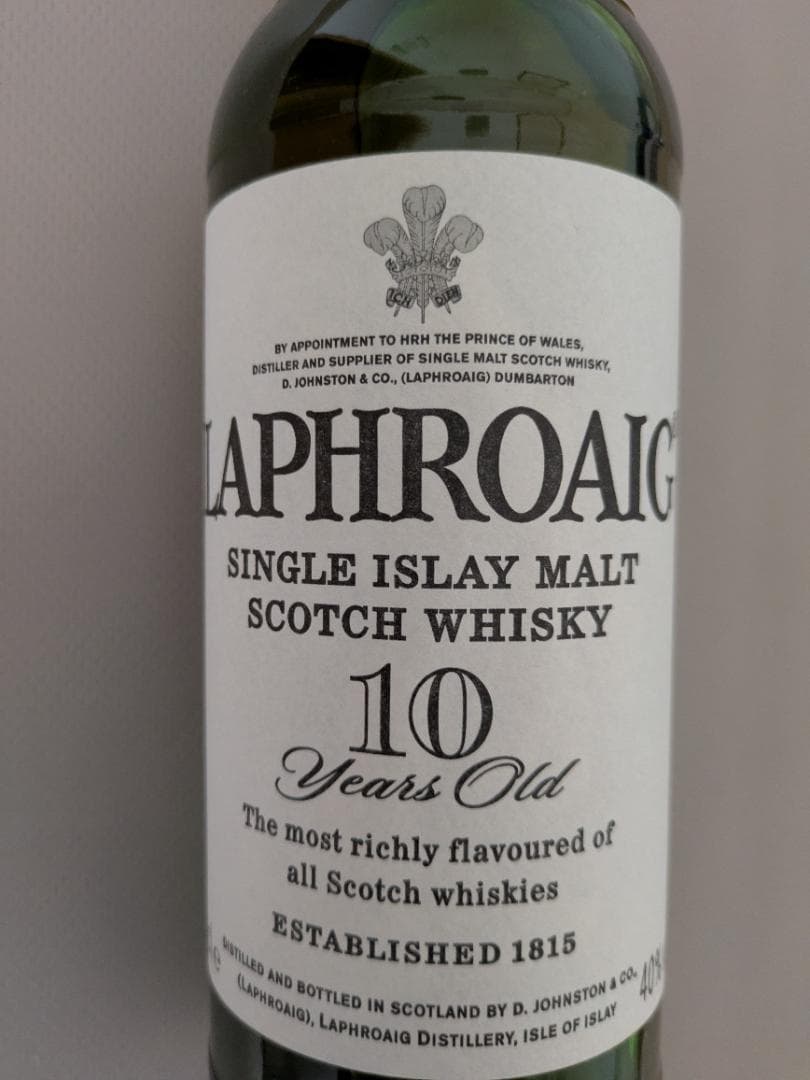 LAPHROAIG SINGLE ISLAY MALT WHISKY 10年