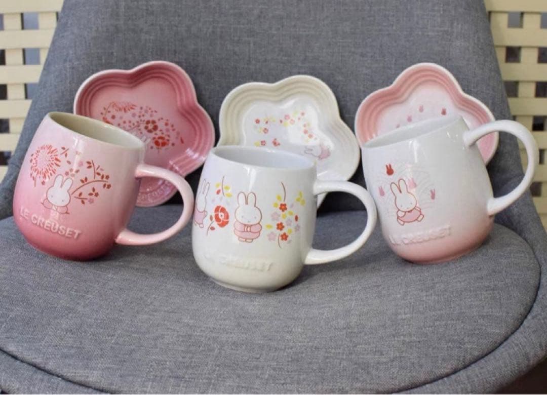 新品ル・クルーゼ ミッフィー マグカップと花型プレートセット