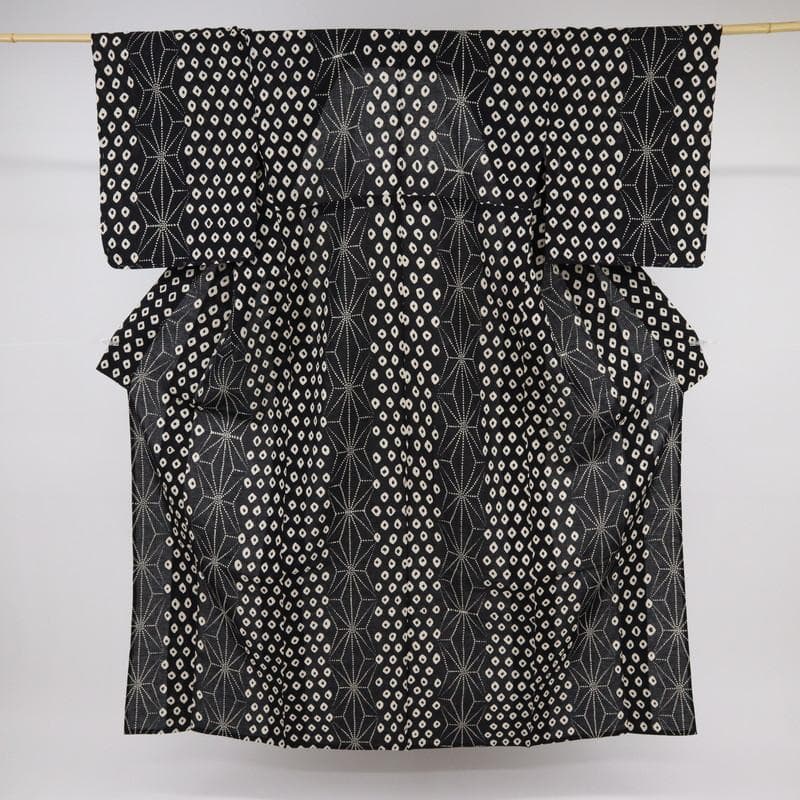 《源氏物語◇長尺『綿麻』夏着物■小紋◆鹿の子柄麻の葉の柄縞■黒地◆UB7-22》