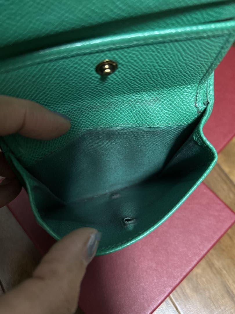 はるSalvatore Ferragamo 二つ折り財布