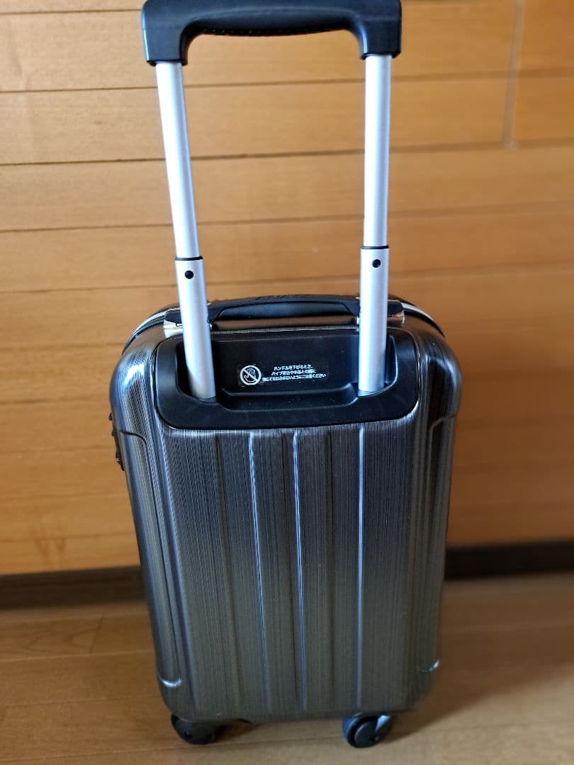 【新品】ANA オリジナルキャリーケース　スーツケース　機内持ち込み　メタリック