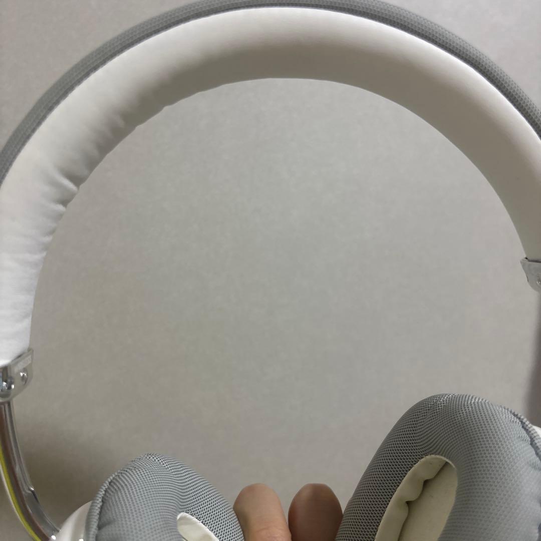 ワイヤレスヘッドホン グレーとホワイト